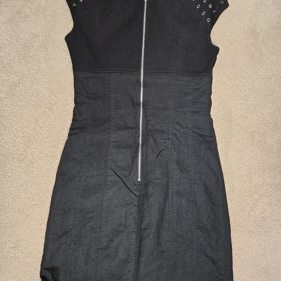 Dress - Picture 4 of 4